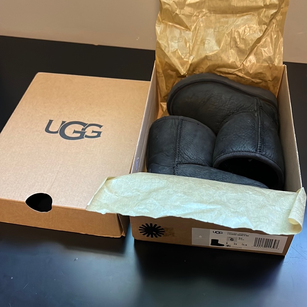 Ugg 6T toddler boots. Classic II Waterproof